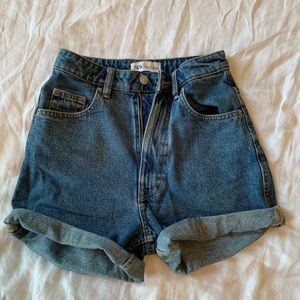 Highwaisted Zara denim shorts